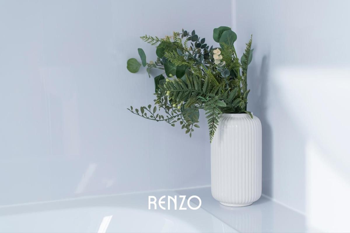 Cosy And Inviting 3-bed In By Renzo, Sleeps 6, Perfect For Contractors! Apartment *