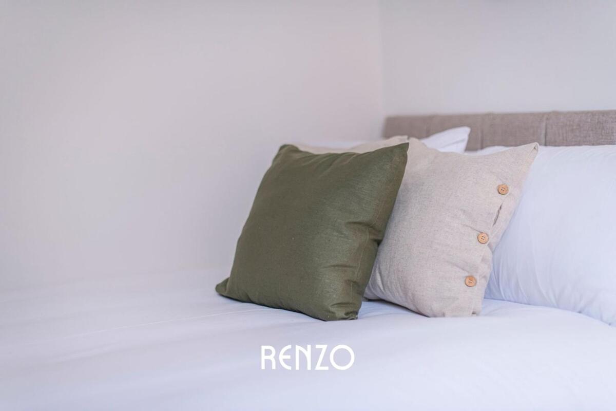 Cosy And Inviting 3-bed In By Renzo, Sleeps 6, Perfect For Contractors! Apartment