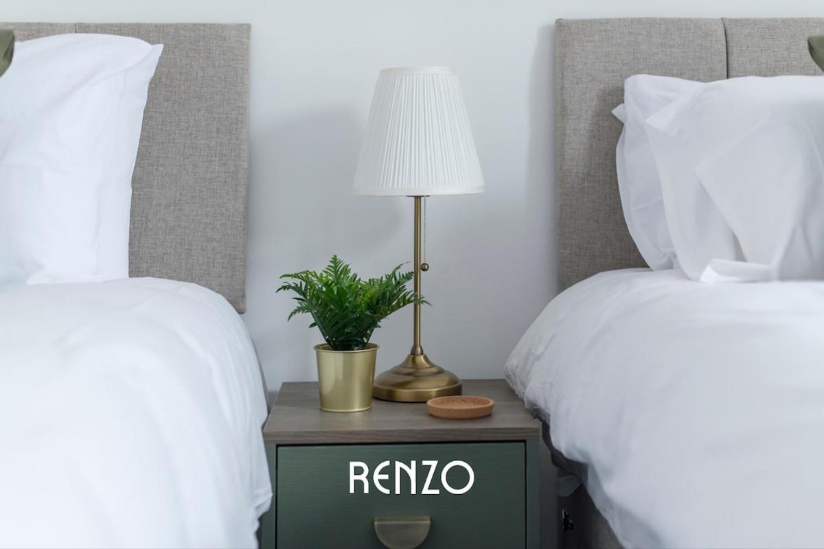 Cosy And Inviting 3-bed In By Renzo, Sleeps 6, Perfect For Contractors! Apartment *