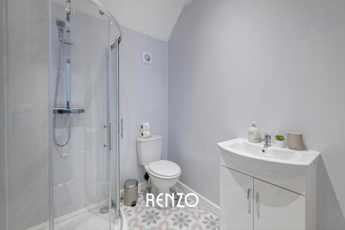 Apartment Cosy And Inviting 3-bed In By Renzo, Sleeps 6, Perfect For Contractors!
