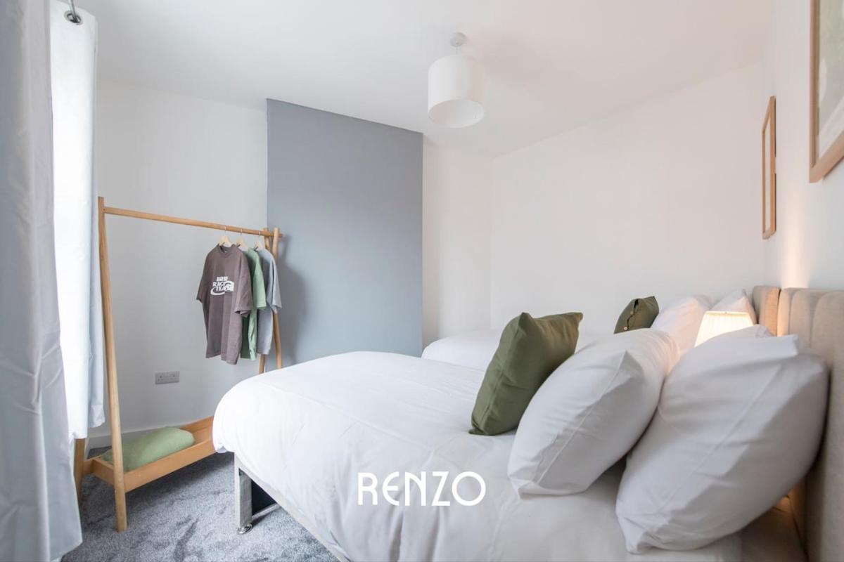 Cosy And Inviting 3-bed In By Renzo, Sleeps 6, Perfect For Contractors! Derby