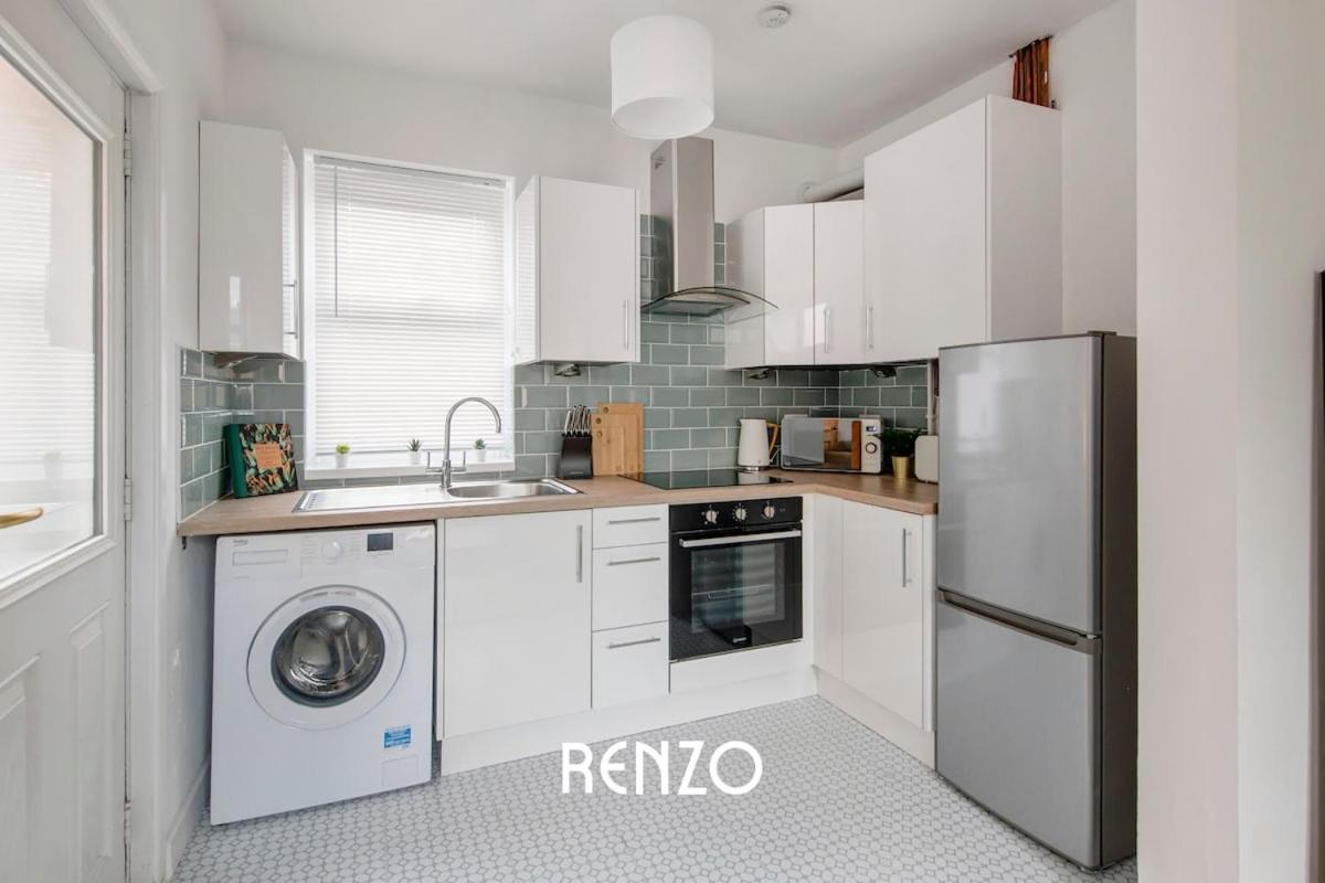 Cosy And Inviting 3-bed In By Renzo, Sleeps 6, Perfect For Contractors! * Derby