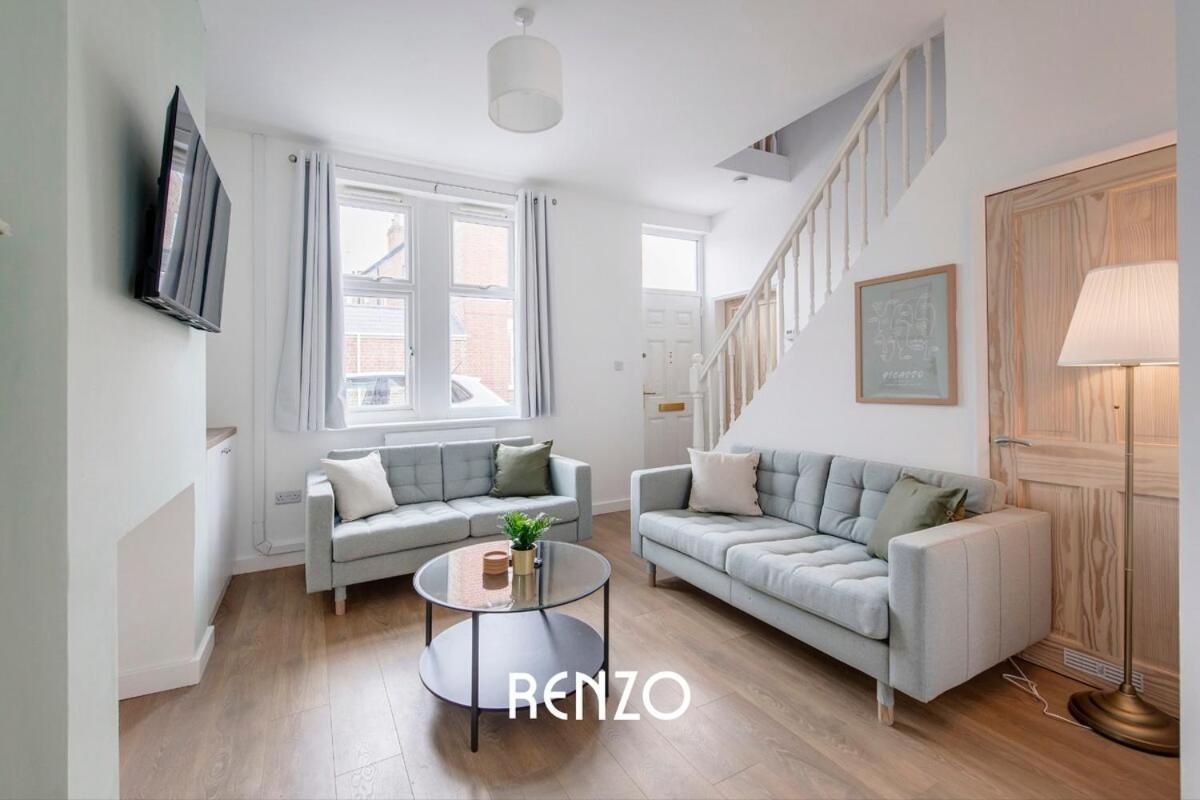 Apartment Cosy And Inviting 3-bed In By Renzo, Sleeps 6, Perfect For Contractors! Derby